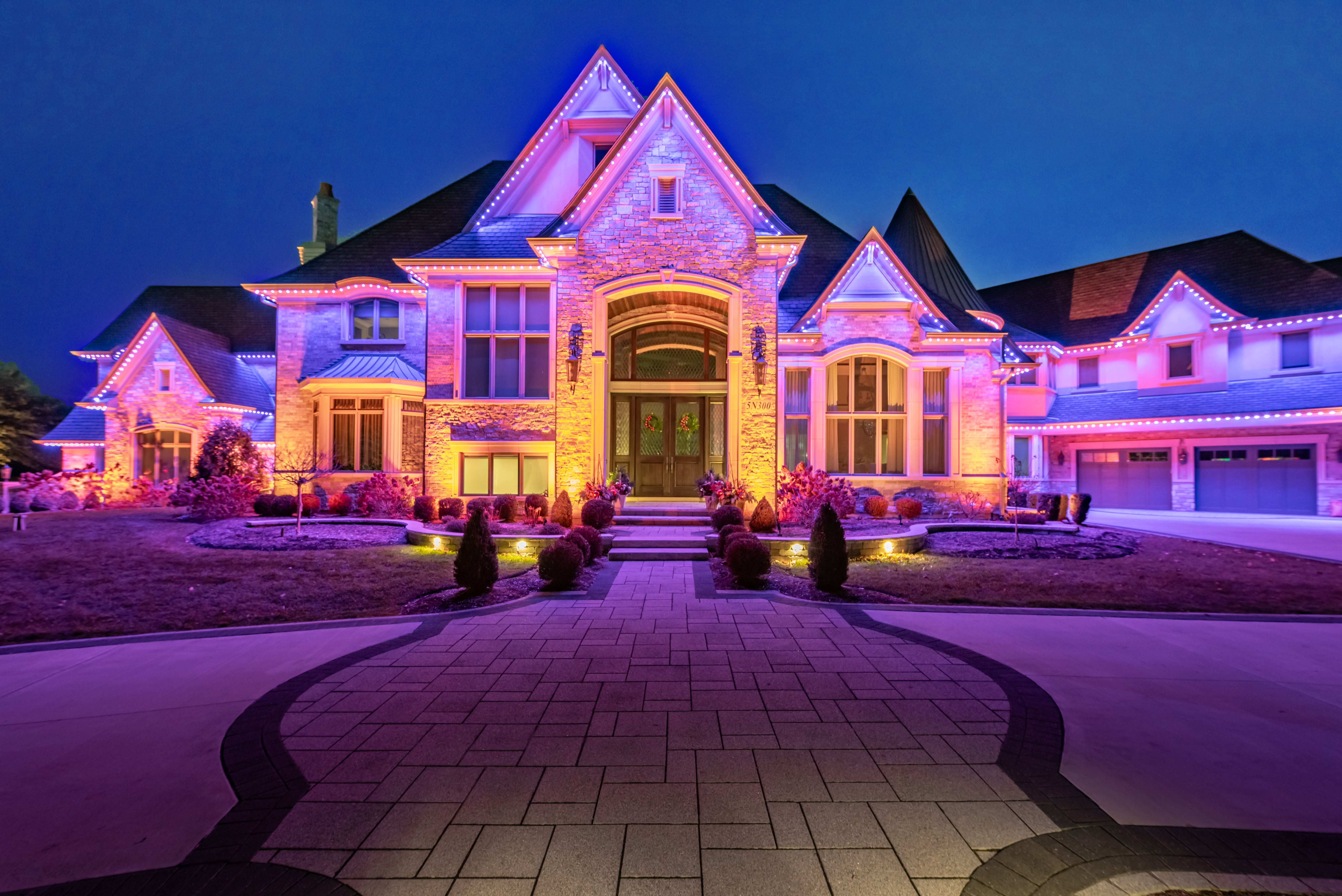 permanent roofline lighting installer in Avon, OH